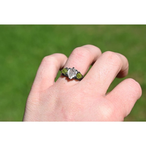 Uncut peridot ring set engagement or anniversary gift sizes 3 4 5 6 7 8 … - Picture 5 of 9